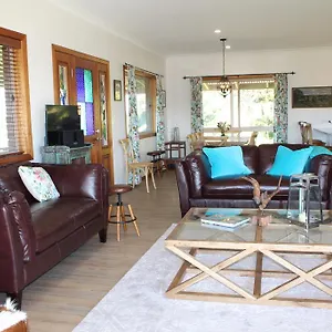 https://montville-house-on-the-hill.hotelssunshinecoast.net